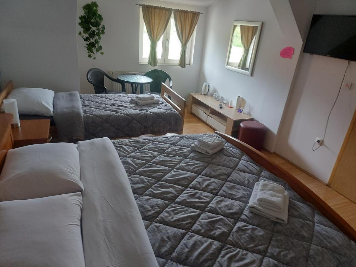 Guest House Neno Ogulin Exteriér fotografie