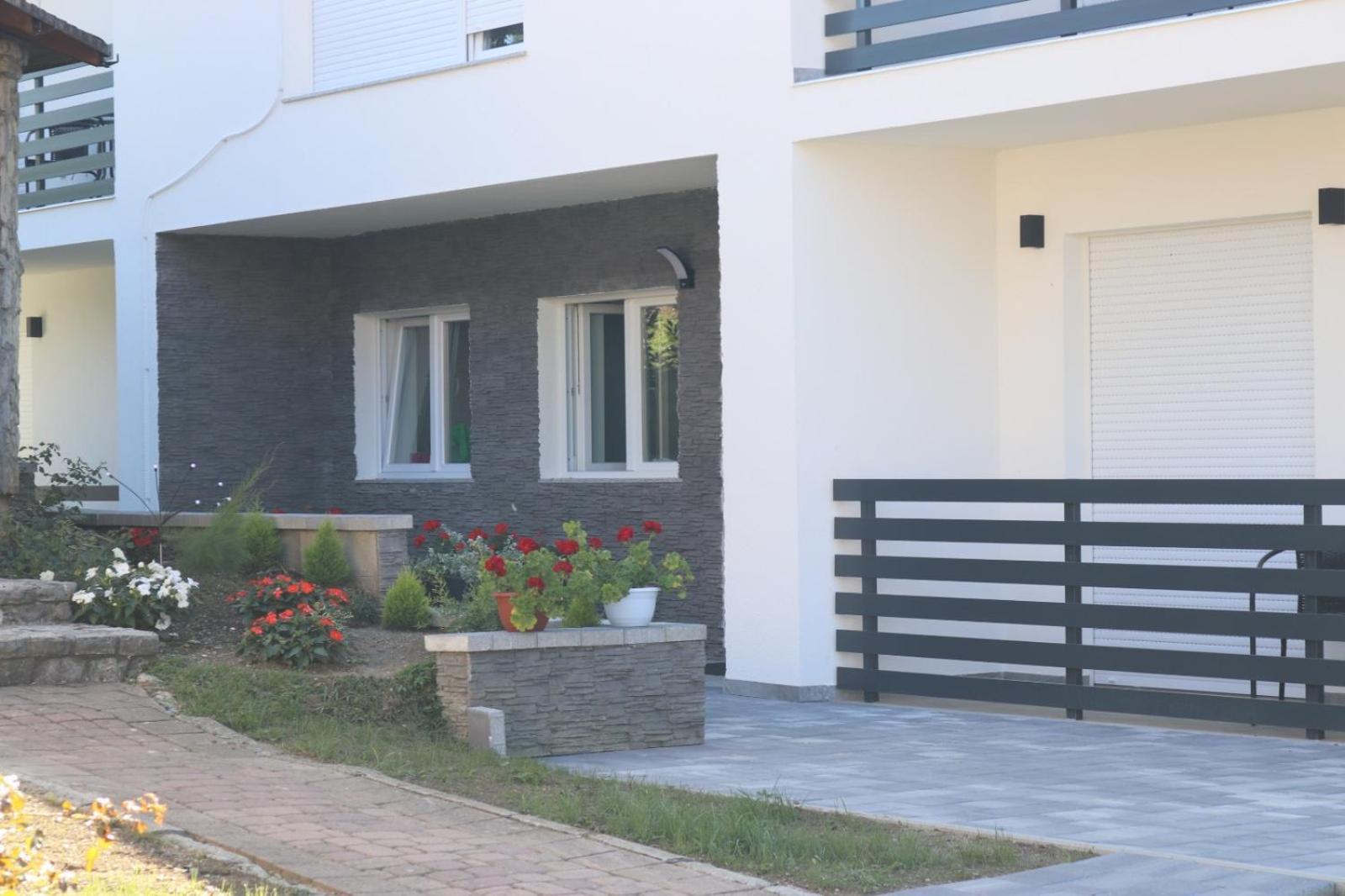Guest House Neno Ogulin Exteriér fotografie