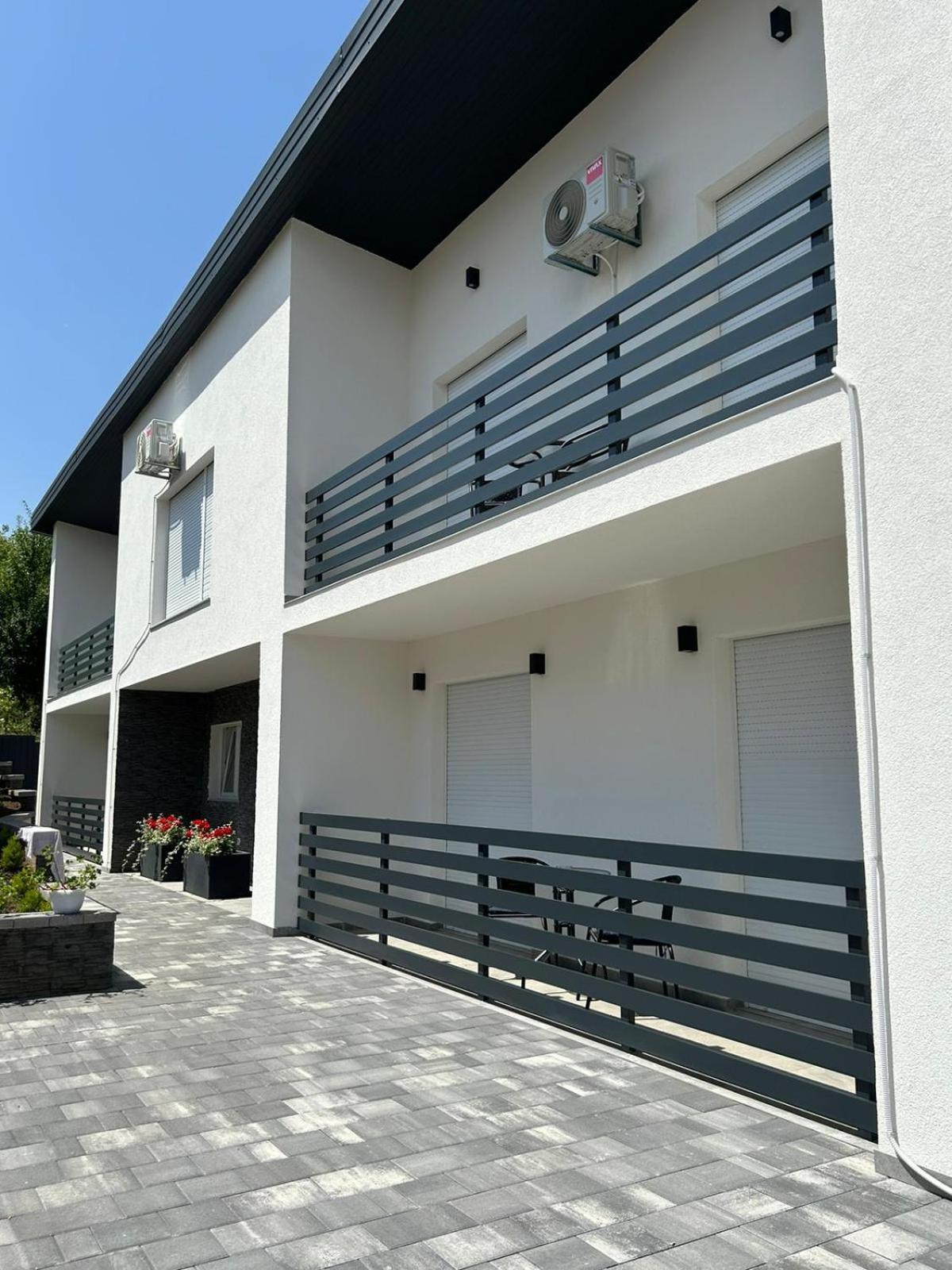 Guest House Neno Ogulin Exteriér fotografie